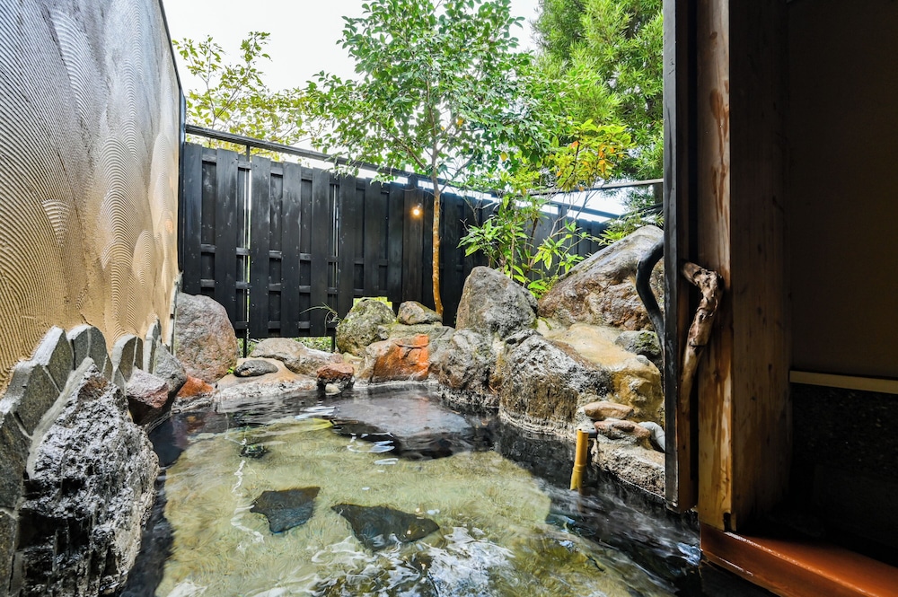 和室 露天風呂付離れ (無料WiFi完備) 禁煙 バスルーム2 | 別府旅宿 最乃幸