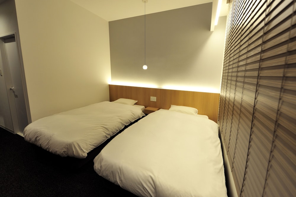 デラックス ツインルーム 客室5 | FUGASTAY 四条大宮