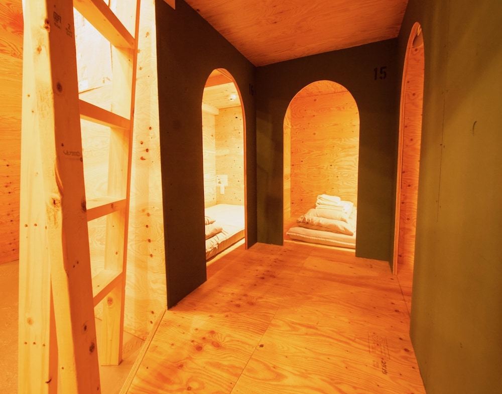 ベーシック 共同ドミトリー 3 ベッドルーム | 石垣ゲストハウスハイブ