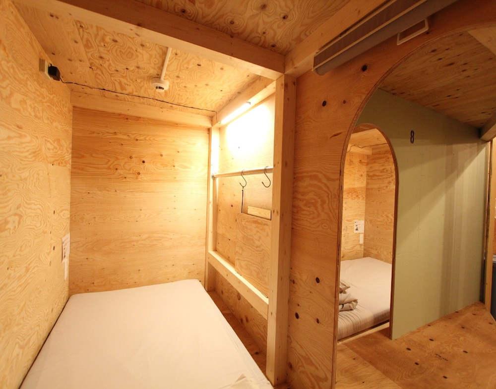 ベーシック 共同ドミトリー 3 ベッドルーム 客室2 | 石垣ゲストハウスハイブ