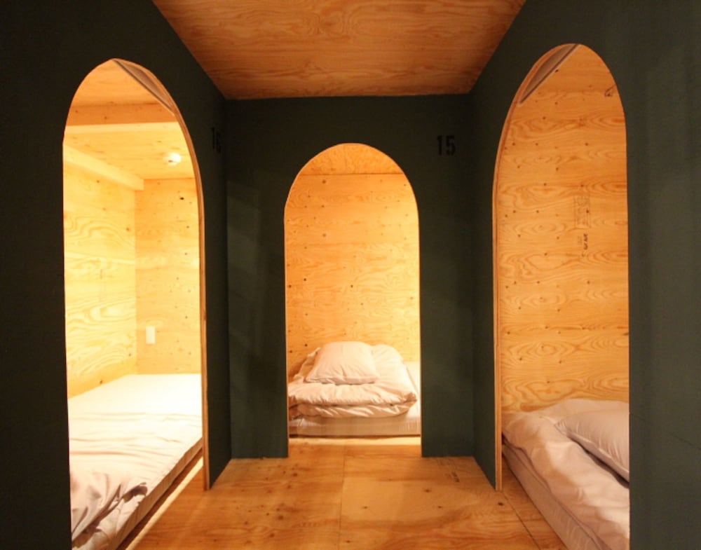 ベーシック 共同ドミトリー 3 ベッドルーム 客室1 | 石垣ゲストハウスハイブ