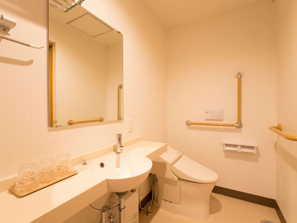 ツインルーム 客室2 | 石垣島サン・グリーンリゾートホテル