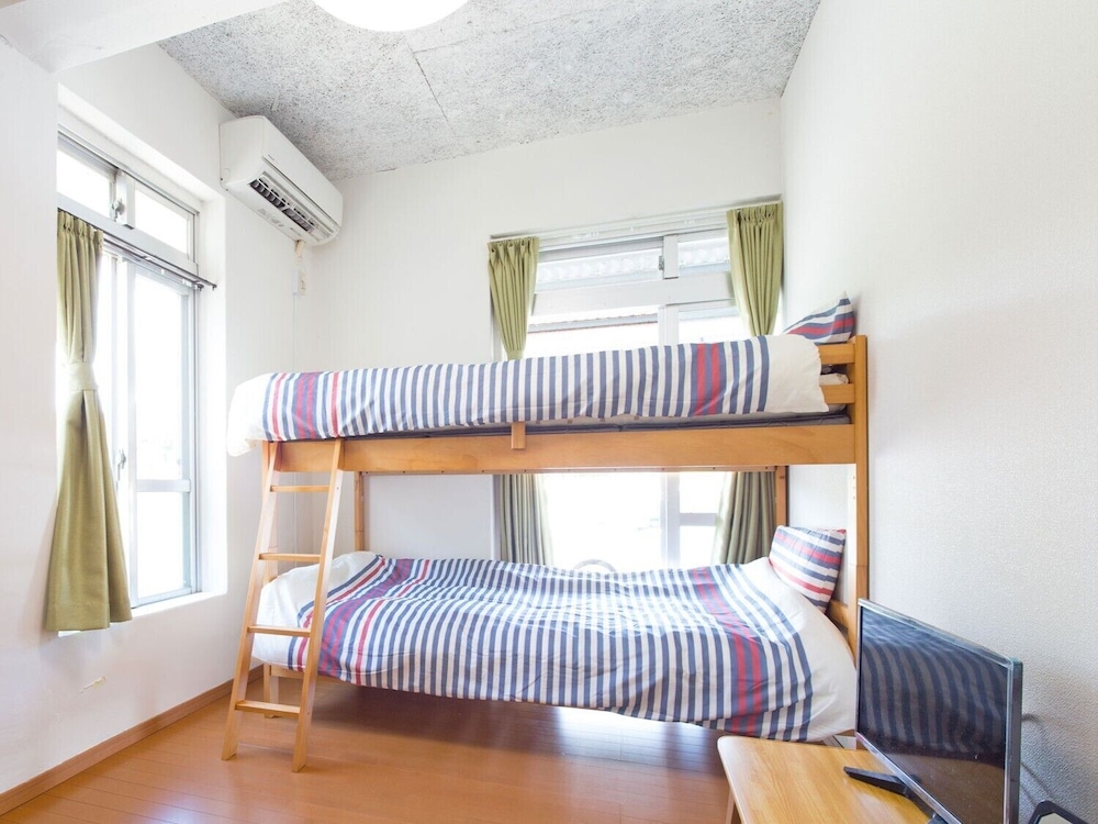 共同ドミトリー 客室1 | 石垣島サン・グリーンリゾートホテル