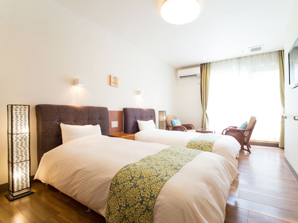 ツインルーム 客室5 | 石垣島サン・グリーンリゾートホテル