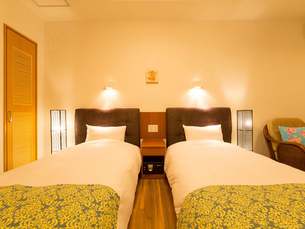 ツインルーム 客室8 | 石垣島サン・グリーンリゾートホテル