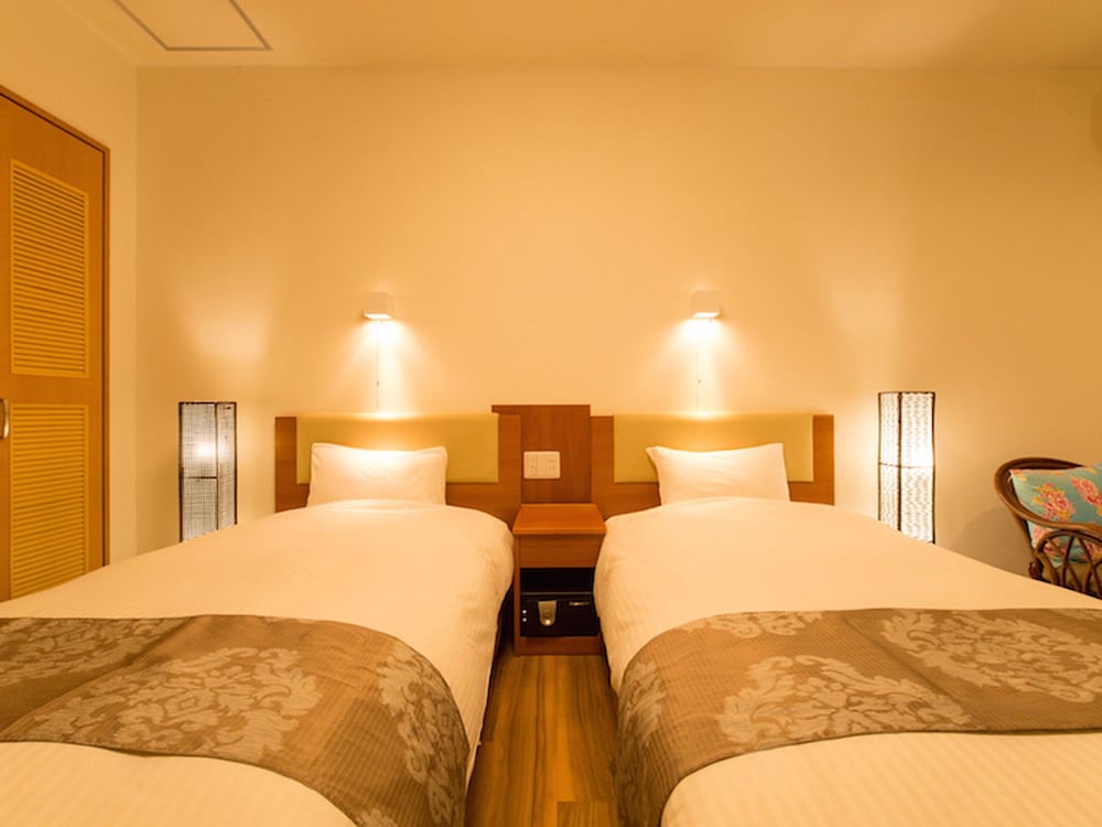 ツインルーム 客室9 | 石垣島サン・グリーンリゾートホテル