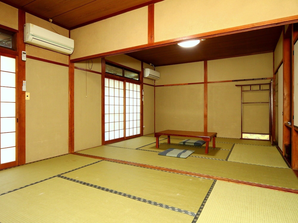 エコノミールーム 客室1 | 恵那 藤太郎