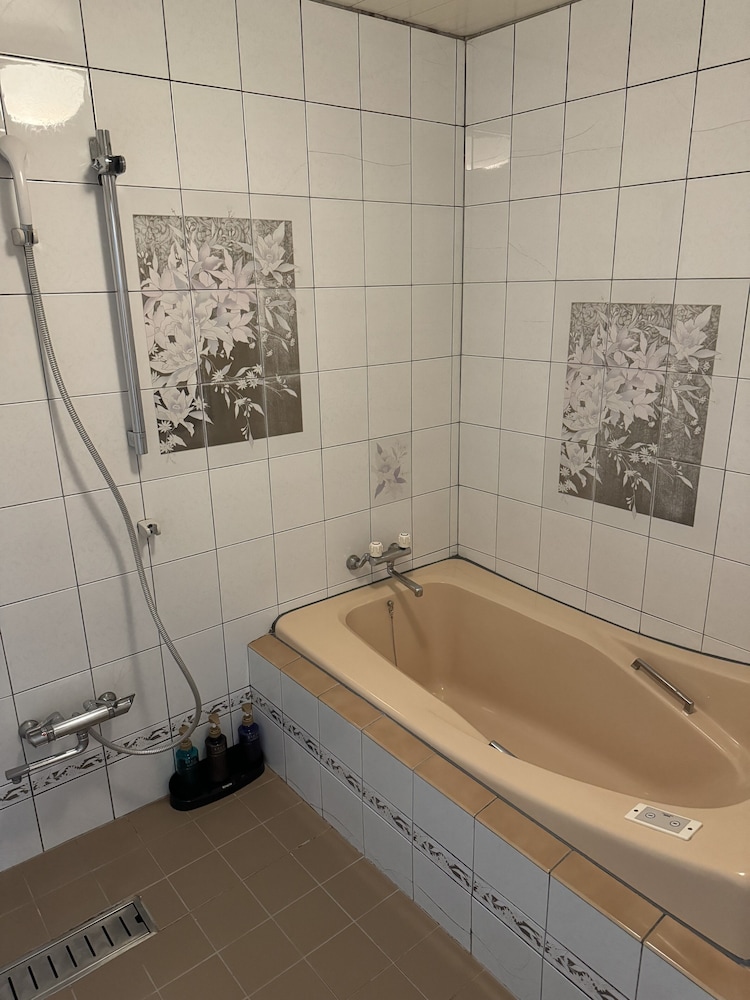 ベーシック ダブルルーム 喫煙可 (A) バスルーム2 | ホテル ギャラクシー