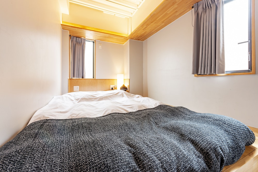 ダブルルーム 共用バスルーム | Plat Hostel Keikyu Asakusa Station