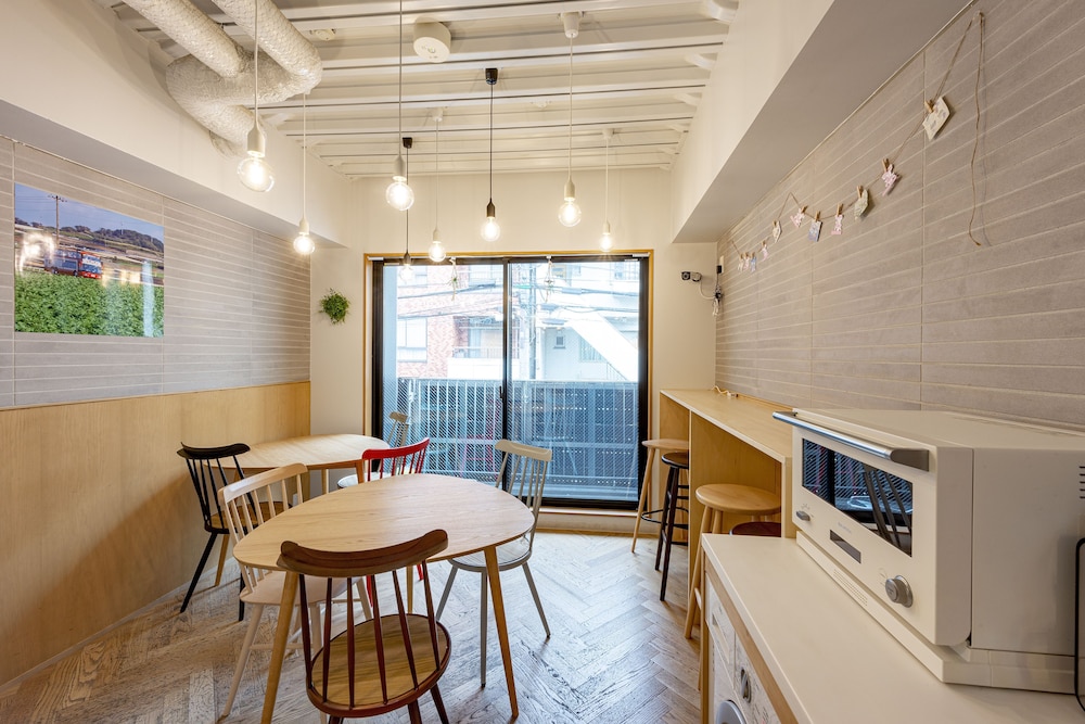 ダブルルーム 共用バスルーム 共用キッチン3 | Plat Hostel Keikyu Asakusa Station