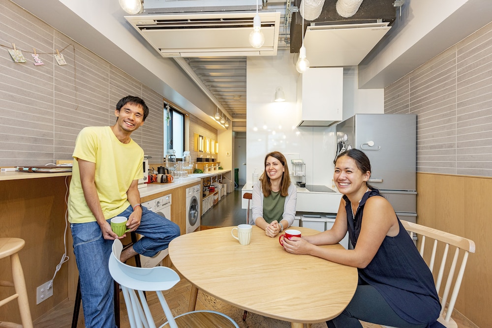 ダブルルーム 共用バスルーム 共用キッチン2 | Plat Hostel Keikyu Asakusa Station