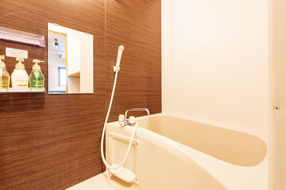 ダブルルーム 共用バスルーム バスルームの設備0 | Plat Hostel Keikyu Asakusa Station