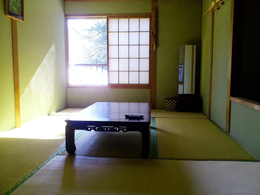 和室 共同バスルーム 客室2 | 食堂民宿　さと山