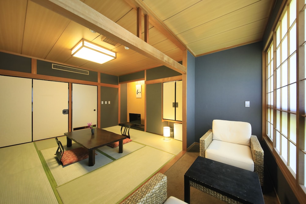 スーペリア ルーム 禁煙 共用バスルーム 客室2 | ゆとりろ庵