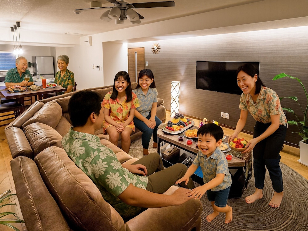 プレミアオーシャンスイート　1-6名利用（トップフロア　104.5平米　3LDK） リビング エリア1 | ザ・サンセットビレッジ沖縄北谷