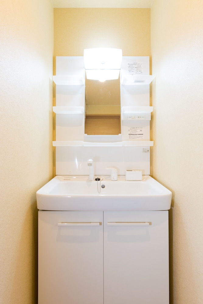 ファミリー ルーム バスルームのシンク0 | 京の町白鳳