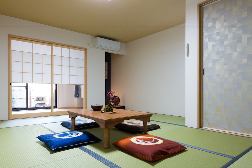 ファミリー ルーム リビングルーム0 | 京の町白鳳