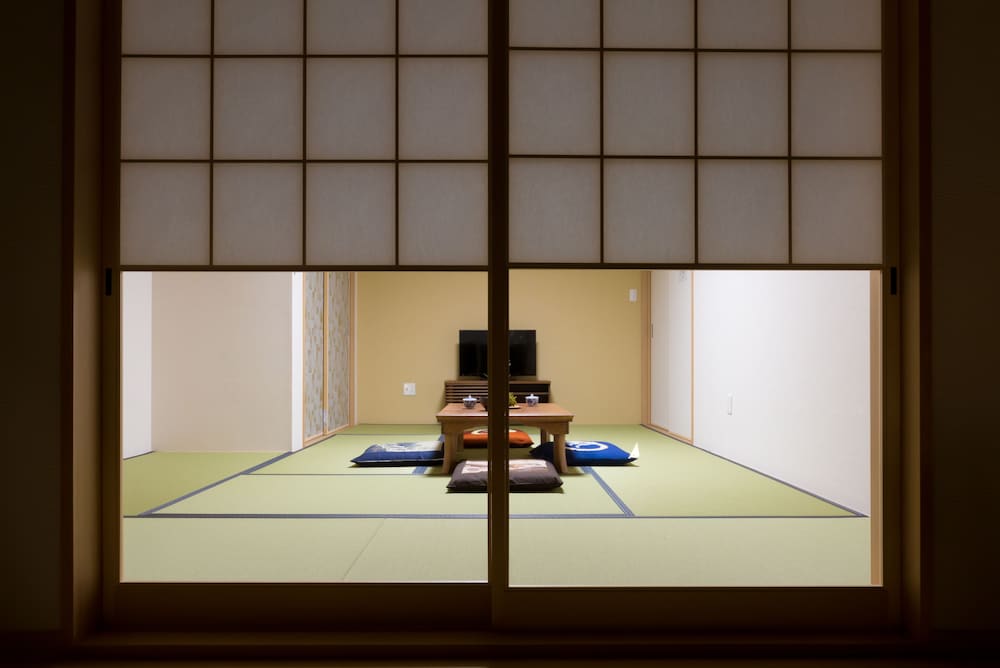 ファミリー ルーム リビングルーム12 | 京の町白鳳