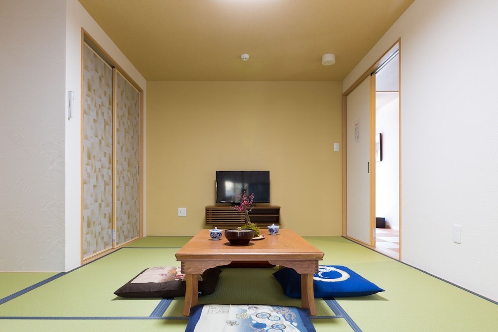 ファミリー ルーム リビングルーム2 | 京の町白鳳