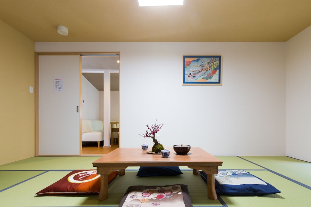 ファミリー ルーム リビングルーム1 | 京の町白鳳