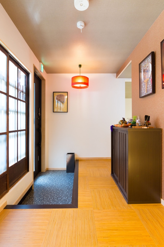 ファミリー ルーム リビング エリア1 | 京の町白鳳