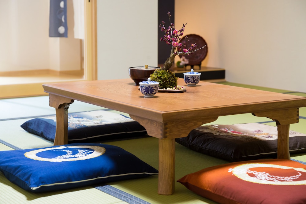 ファミリー ルーム リビングルーム5 | 京の町白鳳