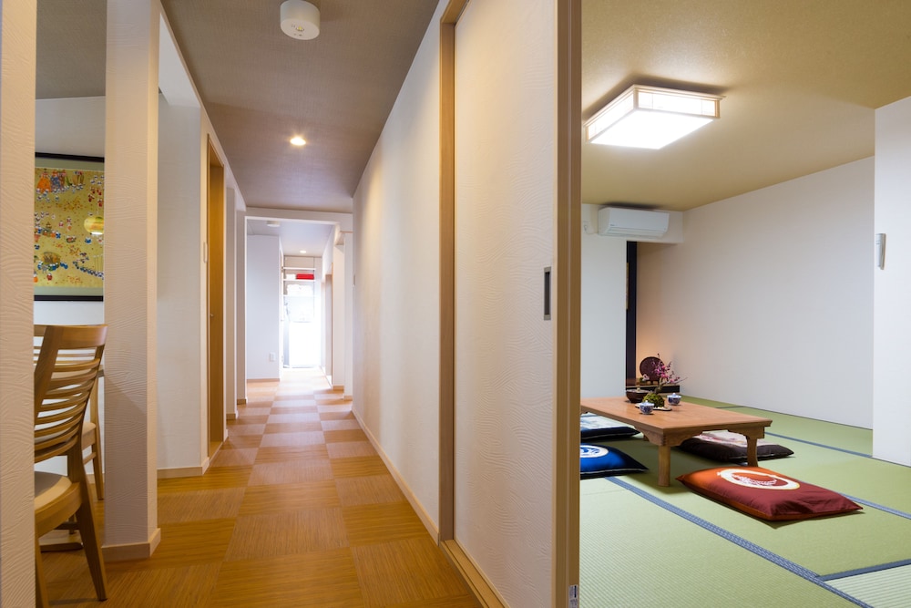 ファミリー ルーム リビング エリア3 | 京の町白鳳