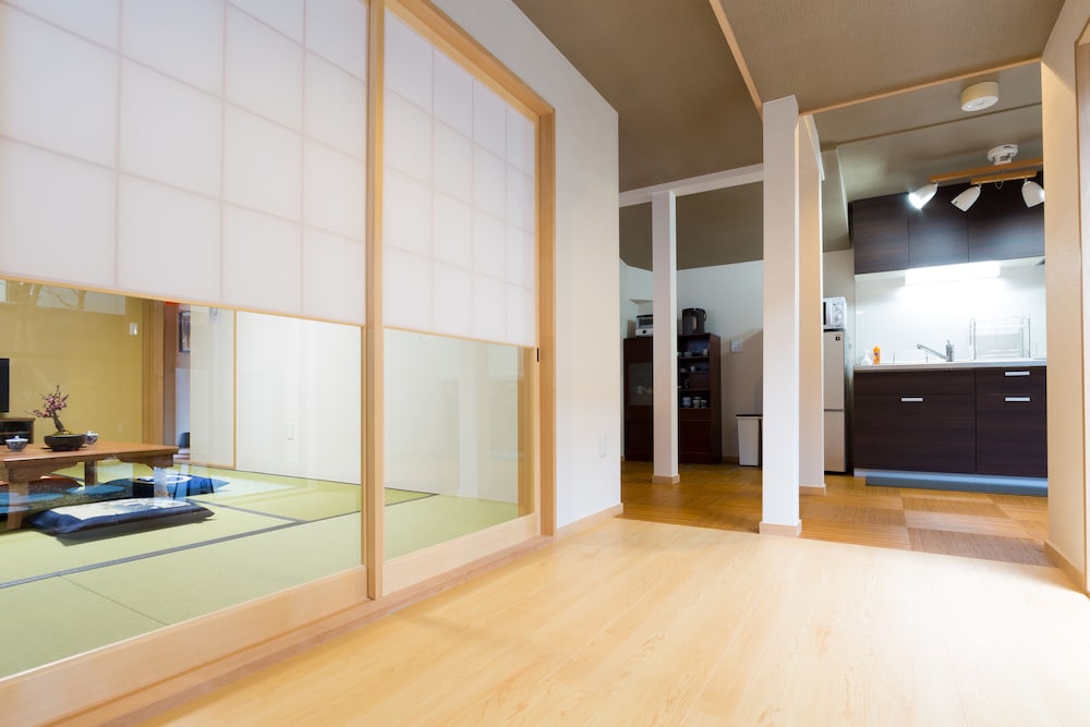 ファミリー ルーム リビング エリア13 | 京の町白鳳