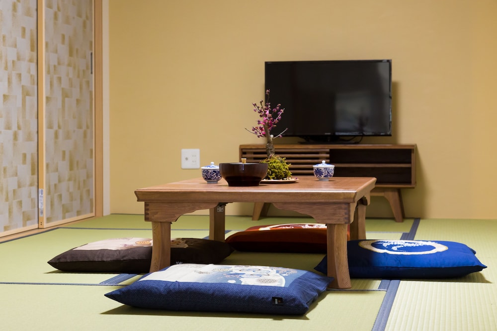 ファミリー ルーム リビングルーム11 | 京の町白鳳