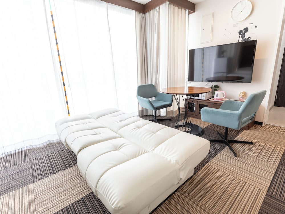 [禁煙] リバービュールーム 6名 客室4 | Tabist 桜川リバーサイドホテル