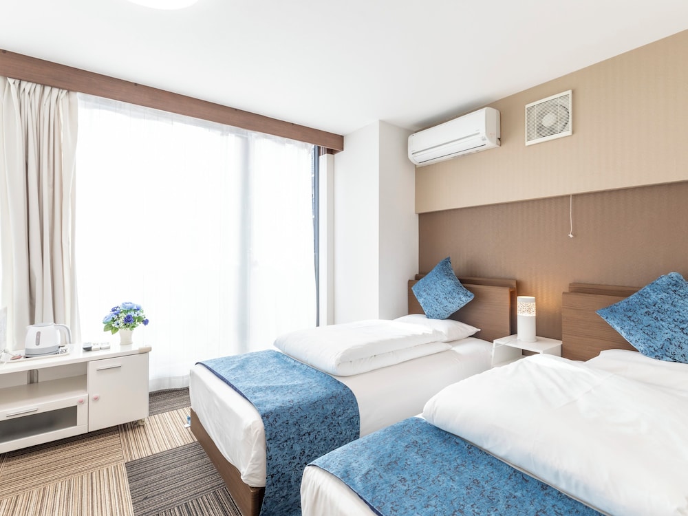 【禁煙】最上階トリプルルーム 客室2 | Tabist 桜川リバーサイドホテル