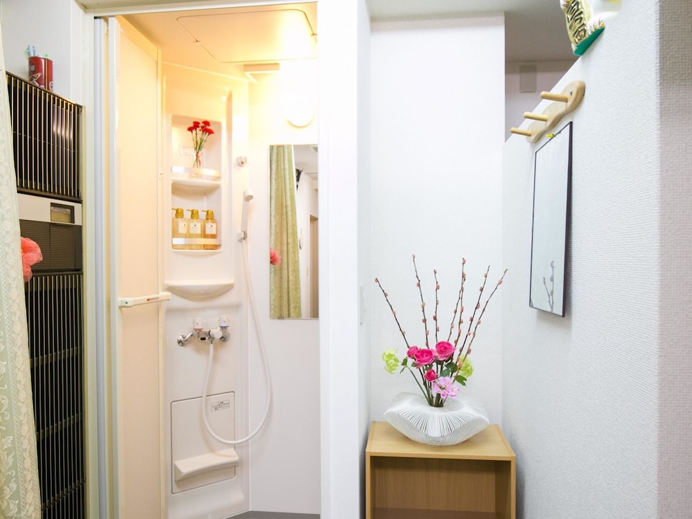 ツインルーム ( I ) バスルームのシャワー1 | 123 ゲストハウス