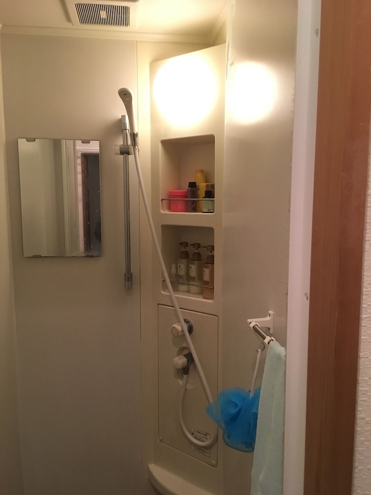 ツインルーム ( I ) バスルームのシャワー2 | 123 ゲストハウス