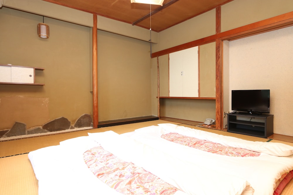 和室 エコノミールーム 共用バスルーム 喫煙可 | 味どころ 民宿松一