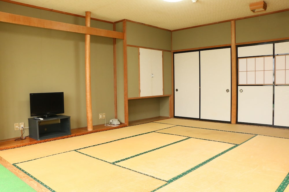 和室 スタンダードルーム 共用バスルーム 喫煙可 客室2 | 味どころ 民宿松一