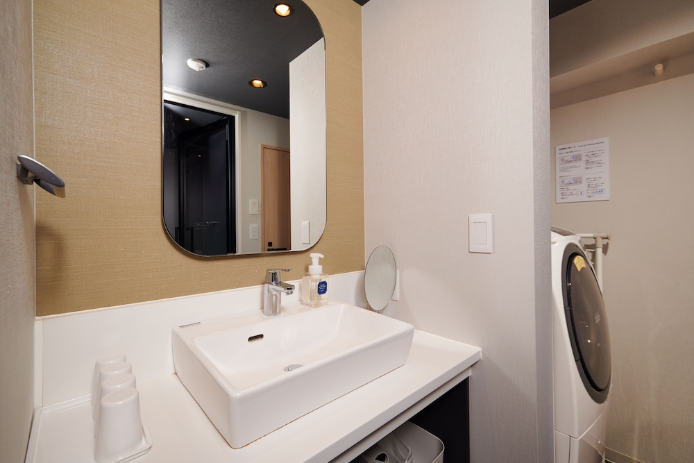 ジャパニーズアパートメント 5人用 バスルームのシンク0 | MIMARU京都 新町三条