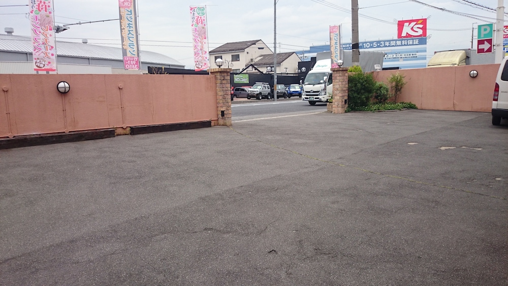 RV またはトラック用駐車場1 | ホテル スイーツ