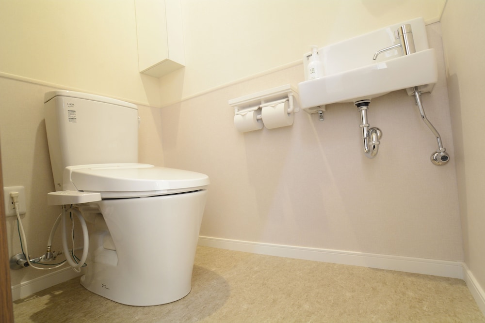 モデレートルーム 定員1-4名 客室2 | リエッタ中山