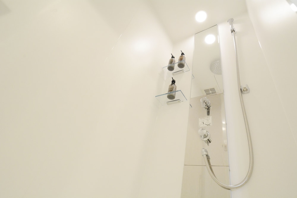 モデレートルーム 定員1-4名 バスルーム1 | リエッタ中山