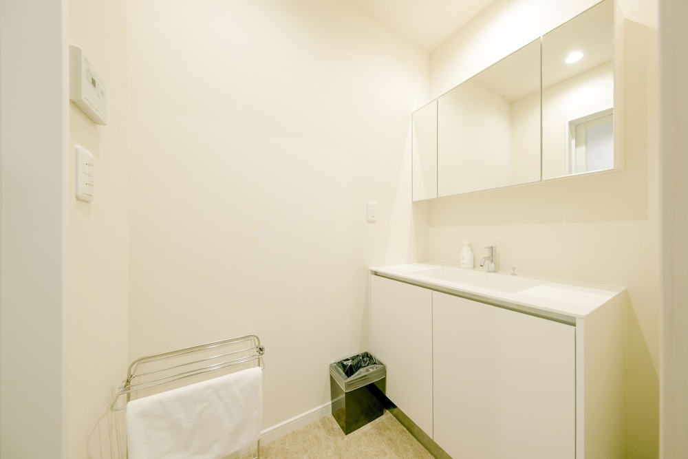 モデレートルーム 定員1-4名 バスルーム2 | リエッタ中山