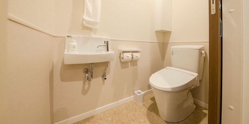 モデレートルーム 定員1-4名 バスルーム2 | リエッタ中山