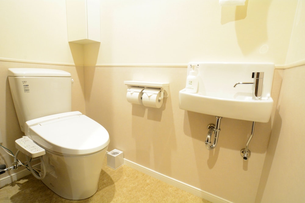 モデレートルーム 定員1-4名 客室1 | リエッタ中山