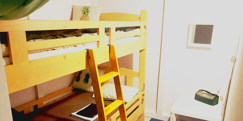 2人部屋 鍵付き 客室2 | ゲストハウス 美ら宿石垣島 - ホステル