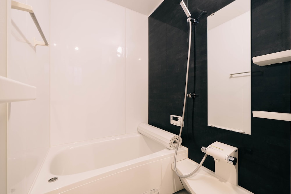 京町家一棟貸し (素泊まり) バスルーム1 | 美盧西院西今田町邸