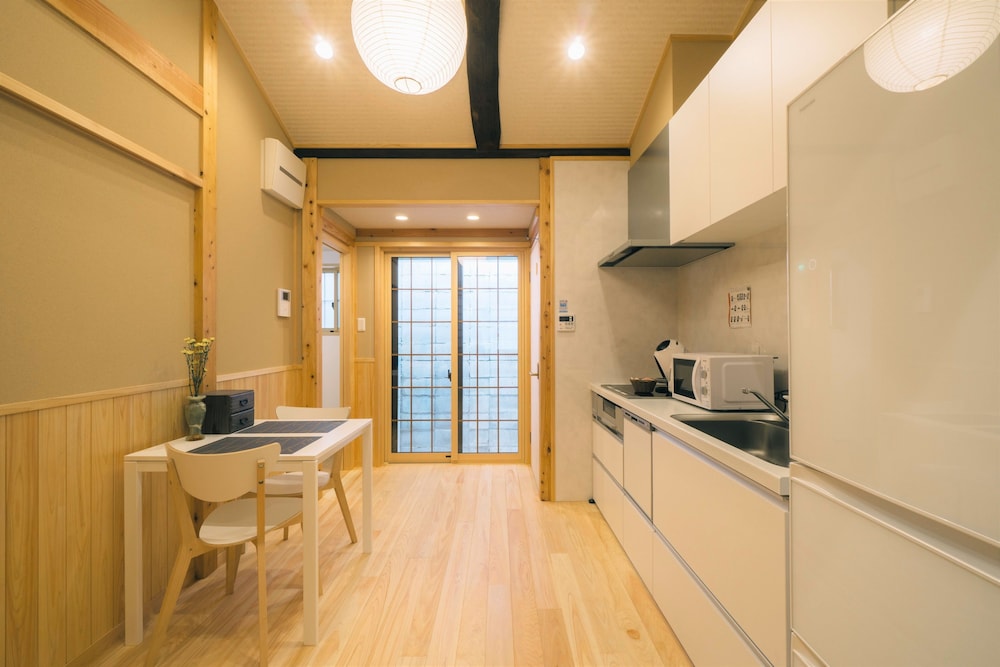 京町家一棟貸し (素泊まり) リビングルーム1 | 美盧西院西今田町邸