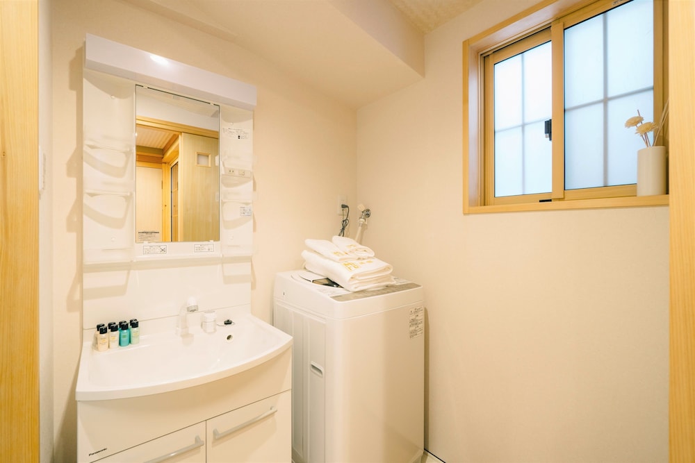 京町家一棟貸し (素泊まり) バスルーム0 | 美盧西院西今田町邸