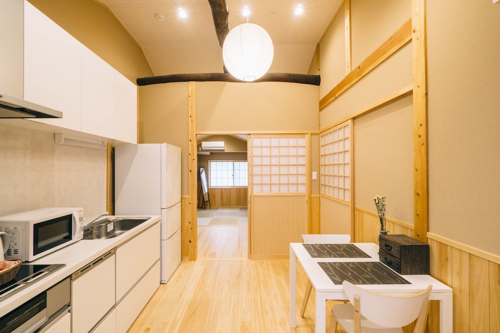 京町家一棟貸し (素泊まり) リビングルーム0 | 美盧西院西今田町邸