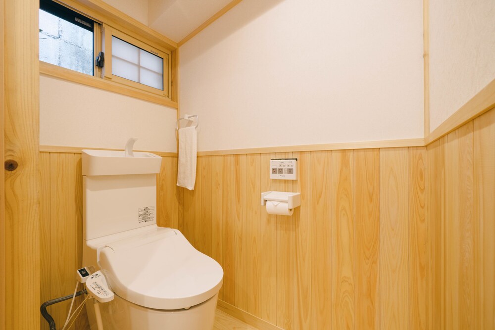 京町家一棟貸し (素泊まり) バスルーム2 | 美盧西院西今田町邸