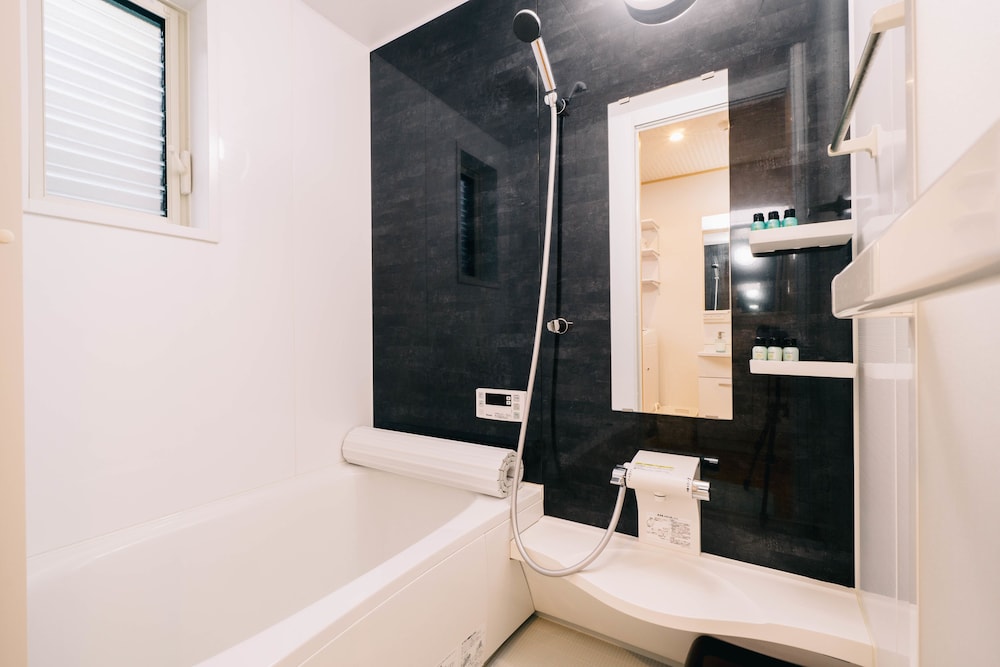 京町家一棟貸し バスルーム1 | 美盧四条西院邸