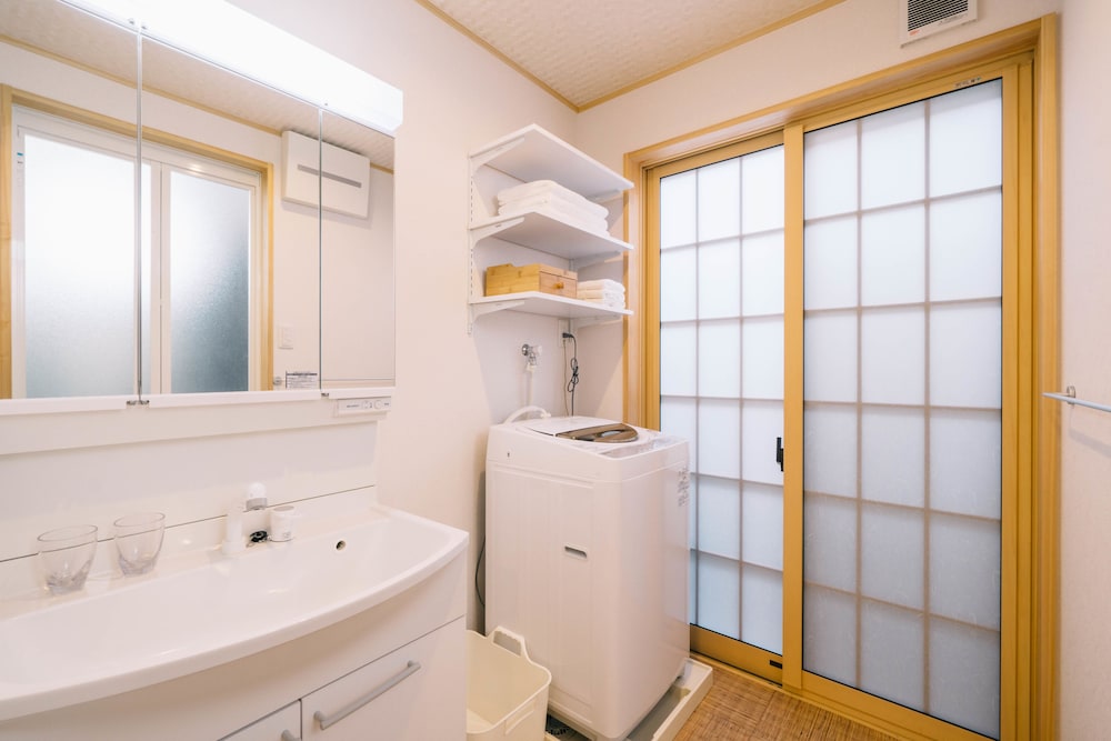 京町家一棟貸し バスルーム2 | 美盧四条西院邸